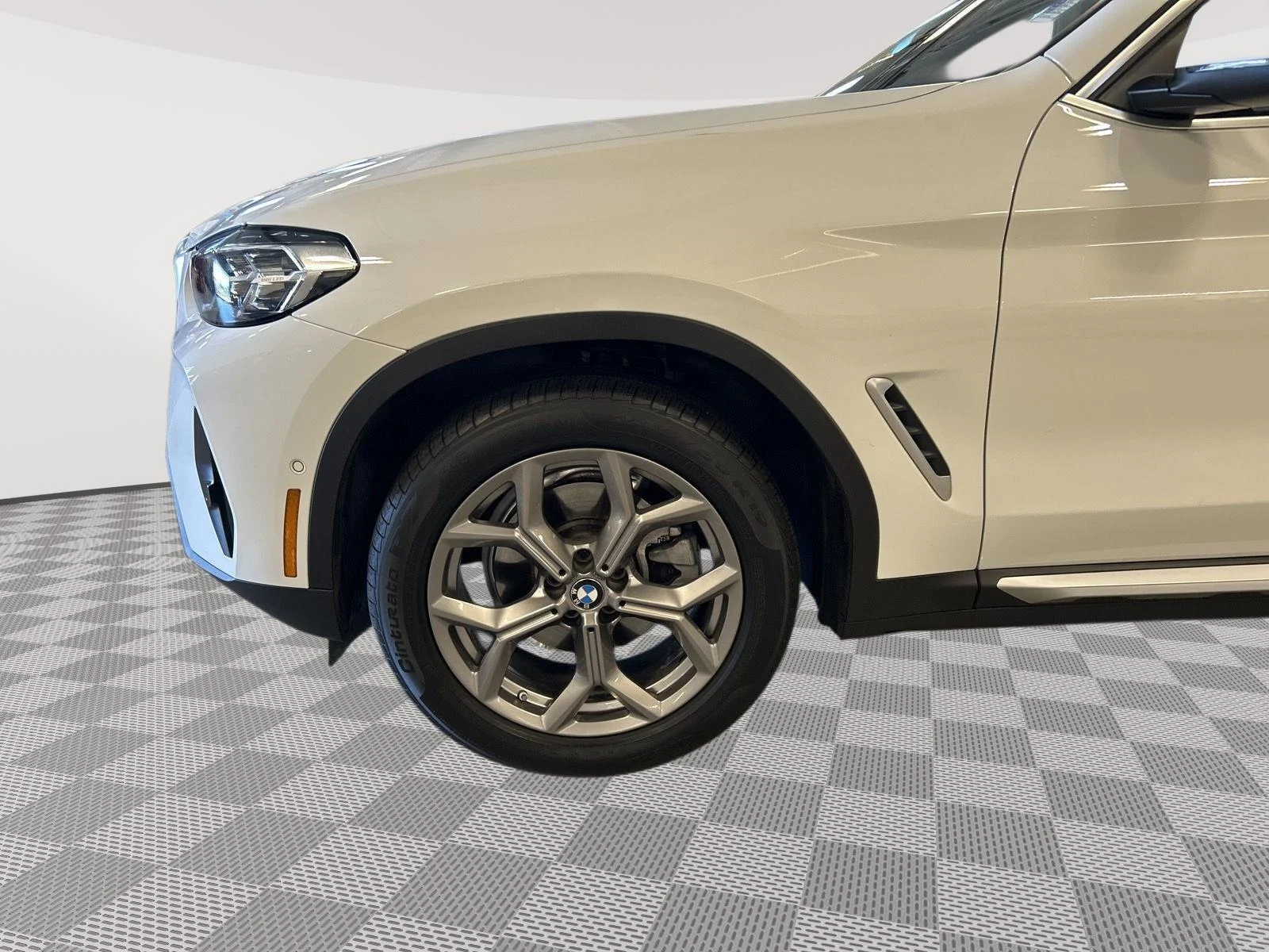 Used 2024 Alpine White BMW xDrive30i image 9
