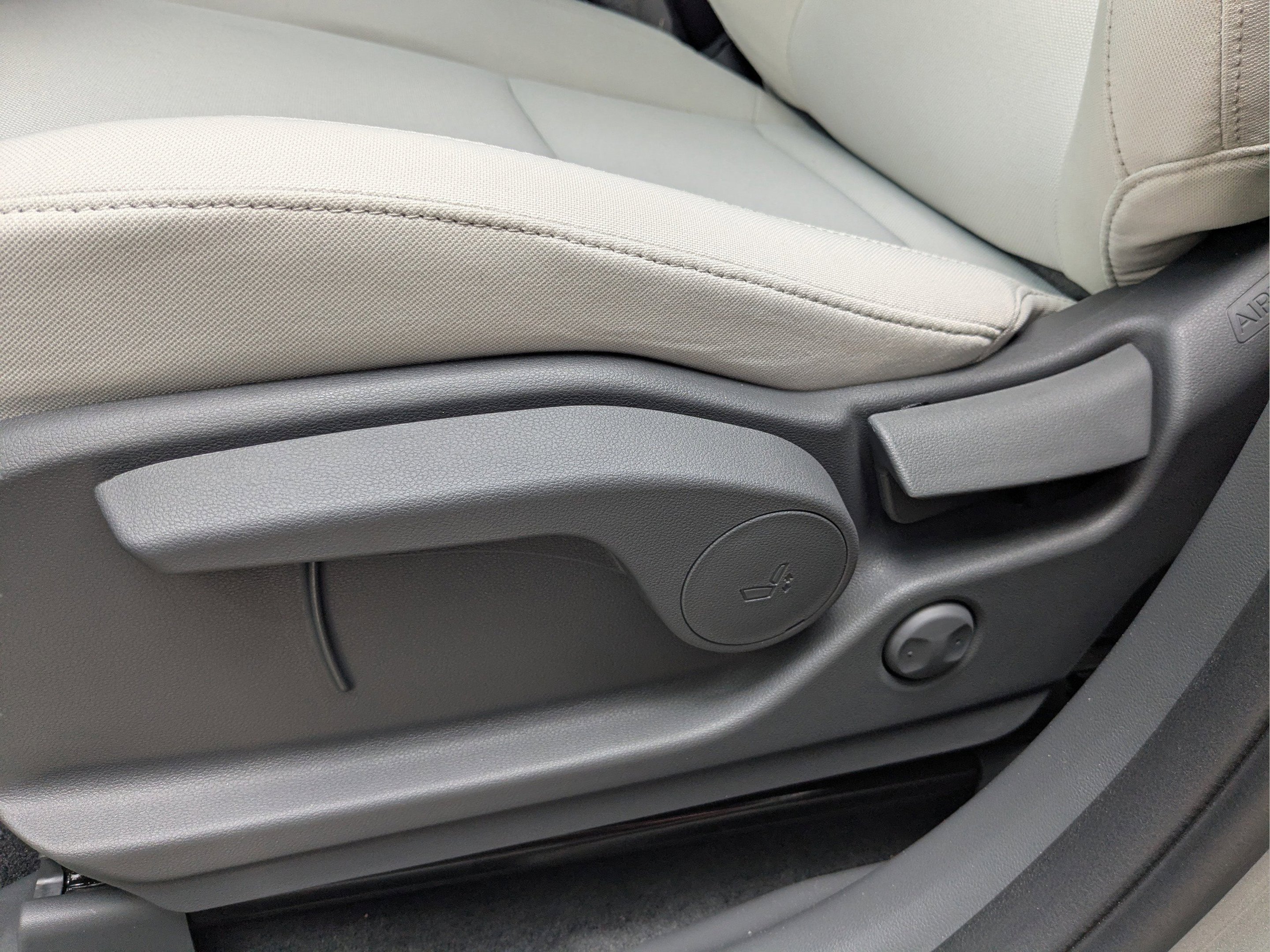 New 2026 Shimmering Silver Hyundai SE image 24