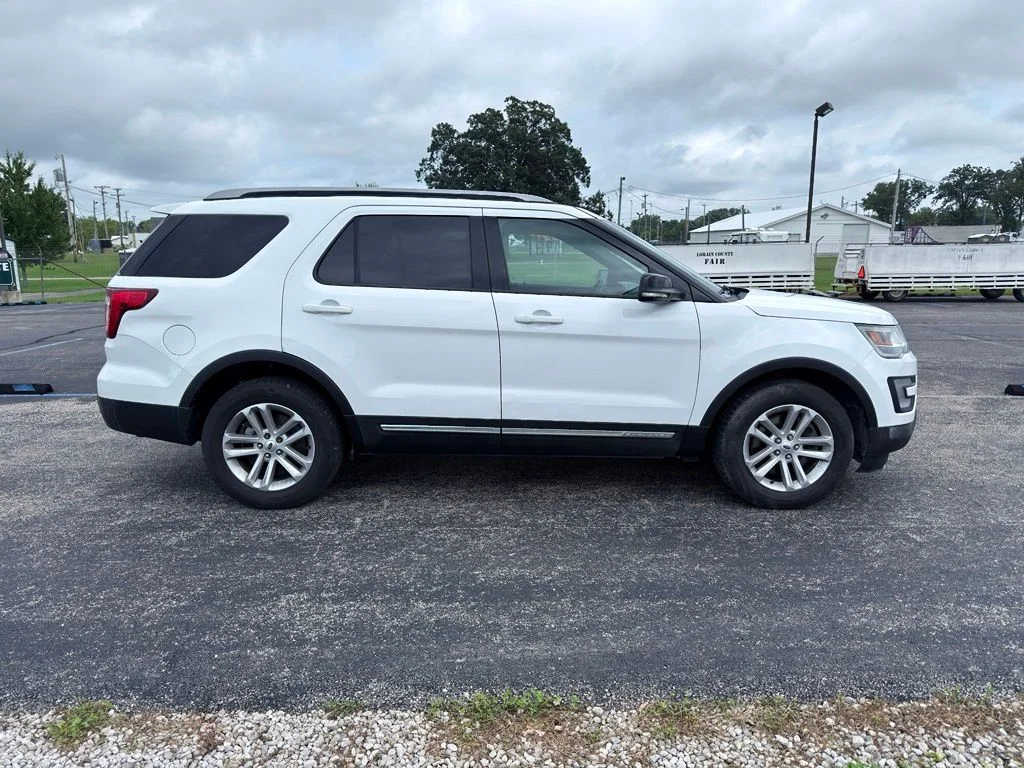Used 2017 White Ford XLT image 6