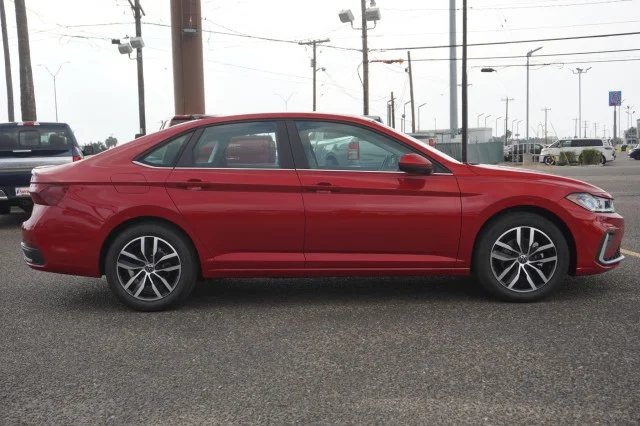 New 2026 Kings Red Metallic Volkswagen SE image 4