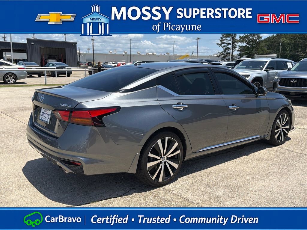 Used 2020 Gray Nissan Platinum FWD image 6