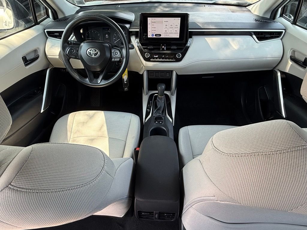 Used 2024 White Toyota L image 26