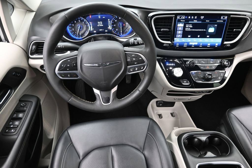 Used 2024 Silver Chrysler Touring L image 17