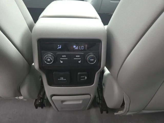 Used 2019 White GMC SLT-2 image 27