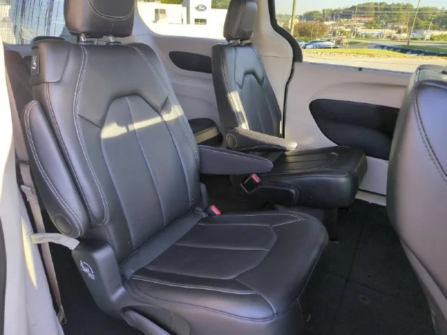 Used 2024 Black Chrysler Touring L image 31