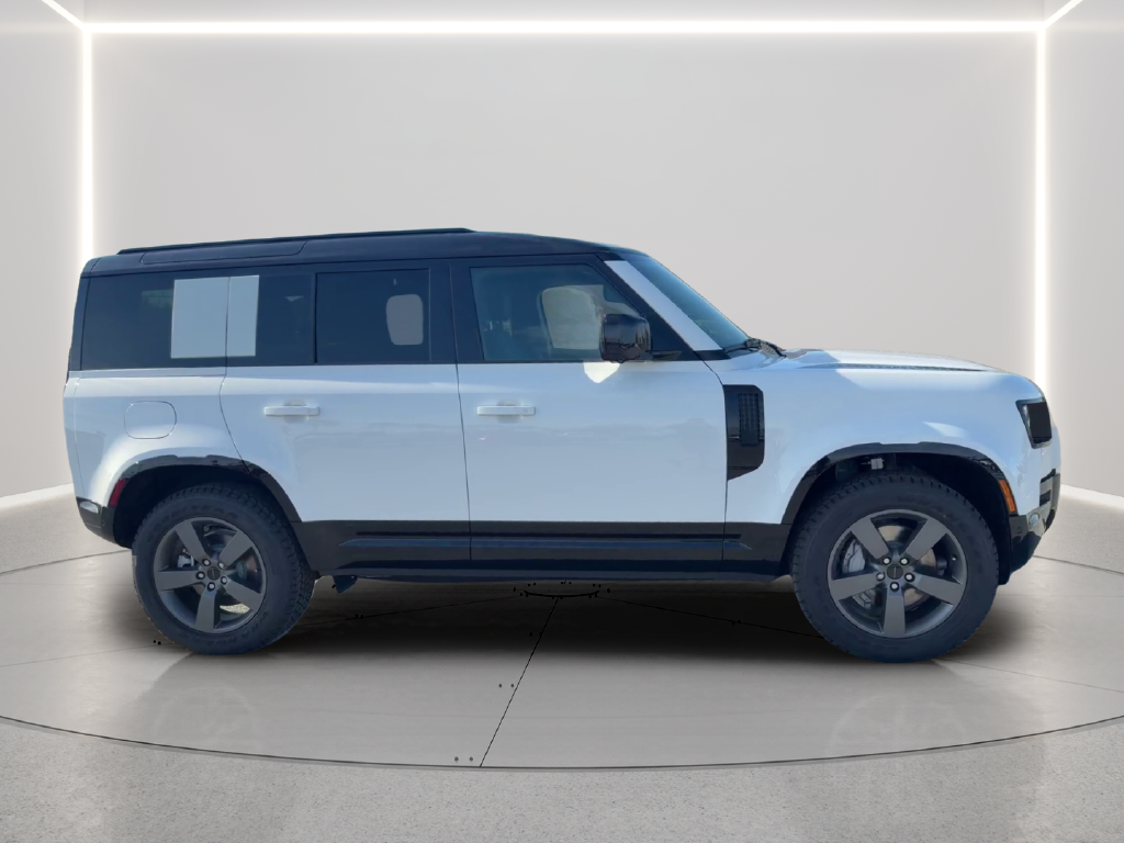 New 2026 Fuji White Land Rover X-Dynamic SE image 4
