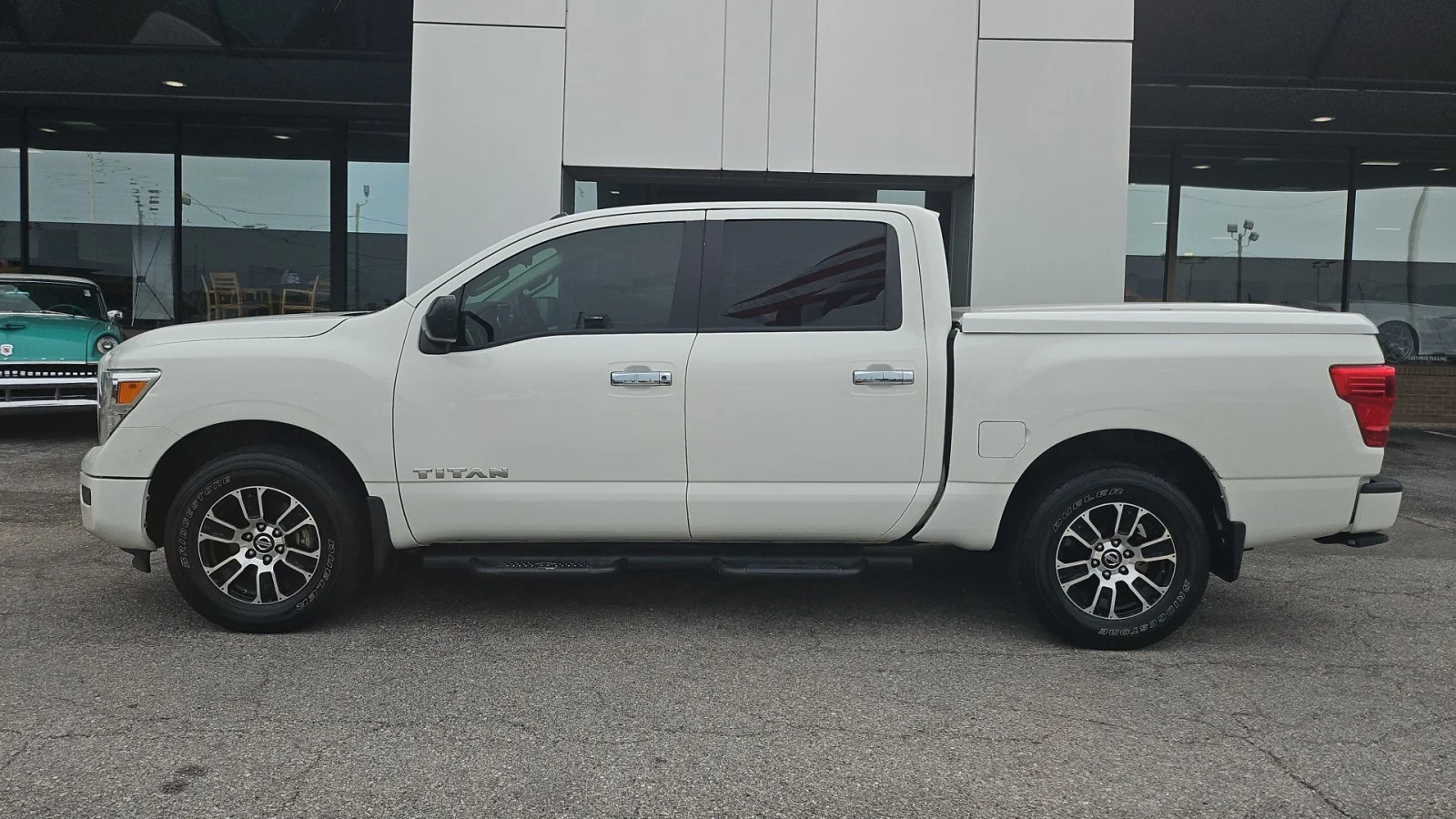 Used 2021 Glacier White Nissan SV 4WD image 2