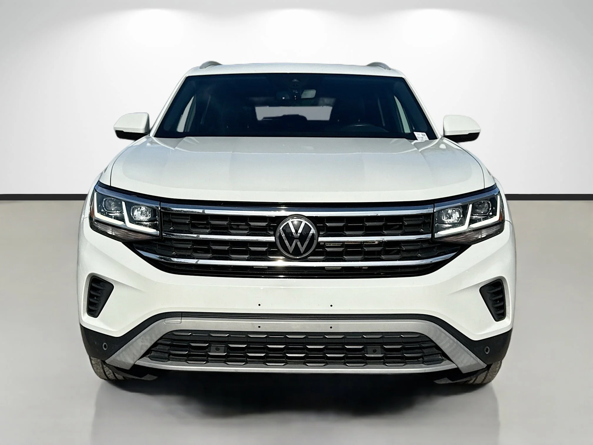Used 2022 Pure White Volkswagen 2.0T SEL image 8