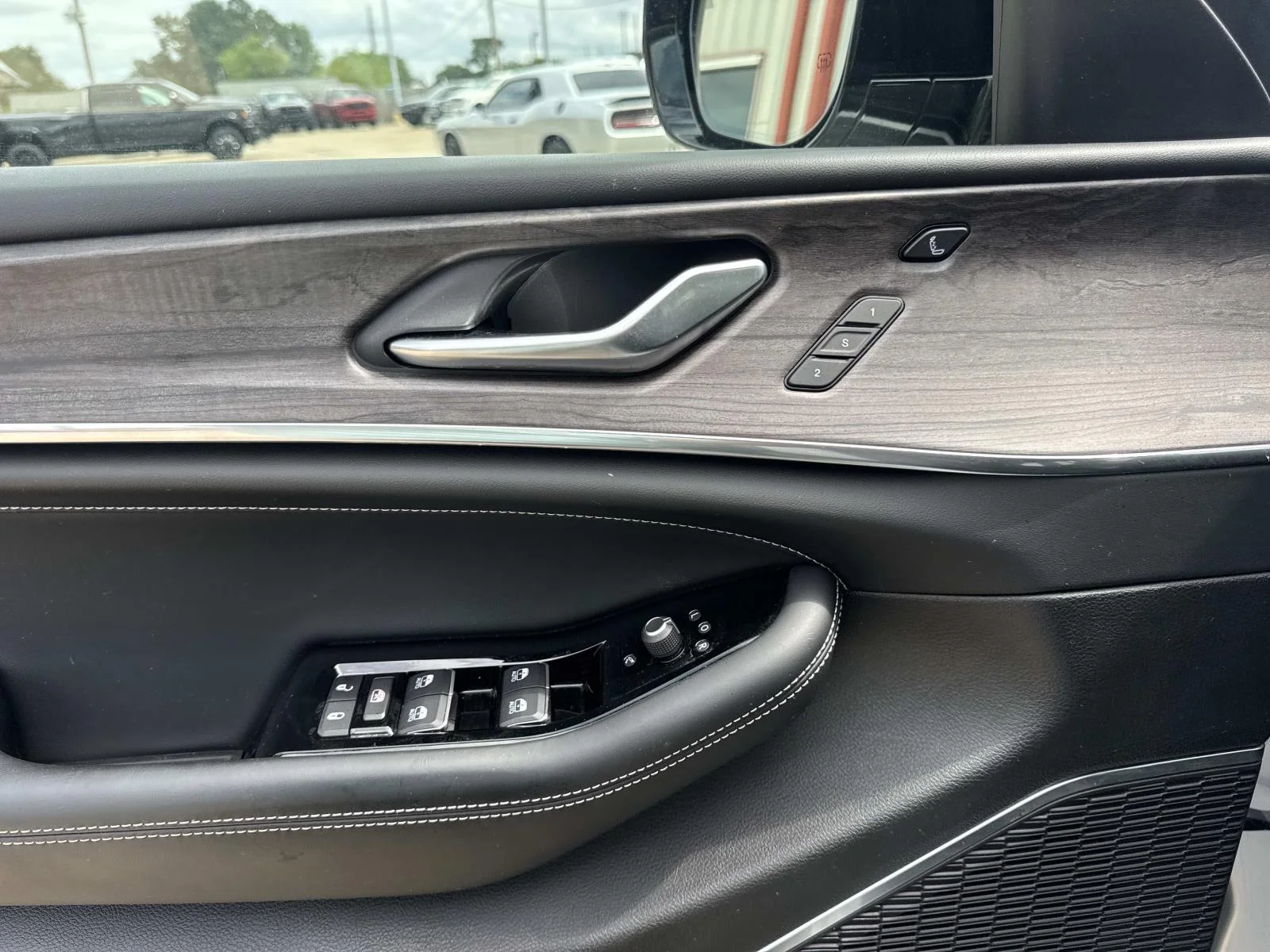 Used 2022 Silver Zynith Jeep Overland image 20
