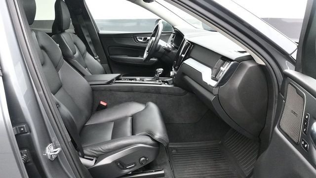 Used 2019 Gray Volvo T6 Momentum image 11