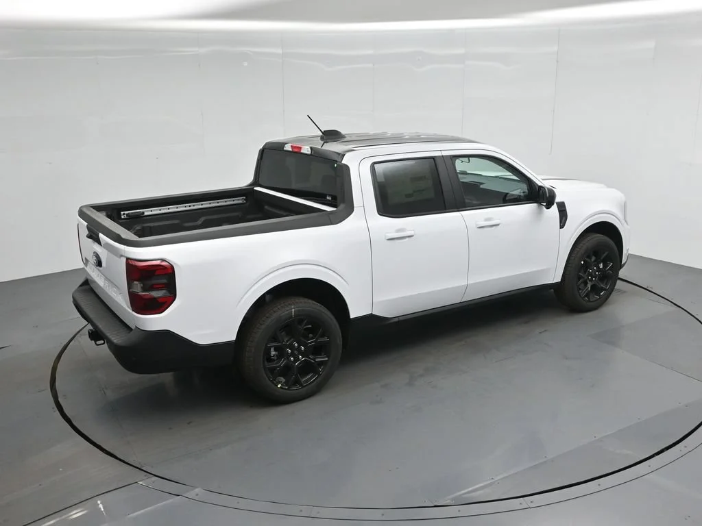 New 2026 Oxford White Ford Lariat image 40