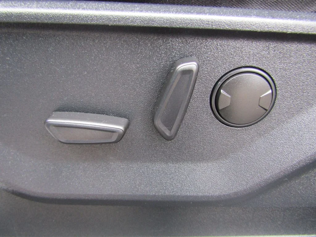 Used 2023 Oxford White Ford XLT image 23