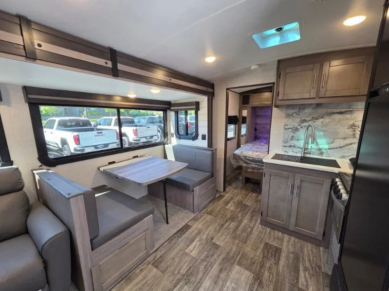 Used 2022 White CROSSROADS 299QB image 18