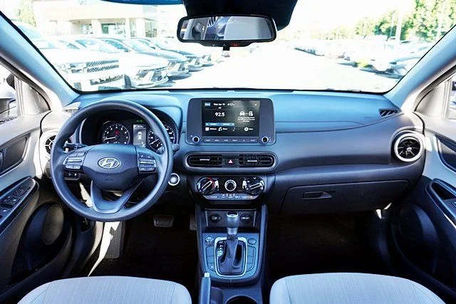 Used 2023 Silver Hyundai SEL image 17