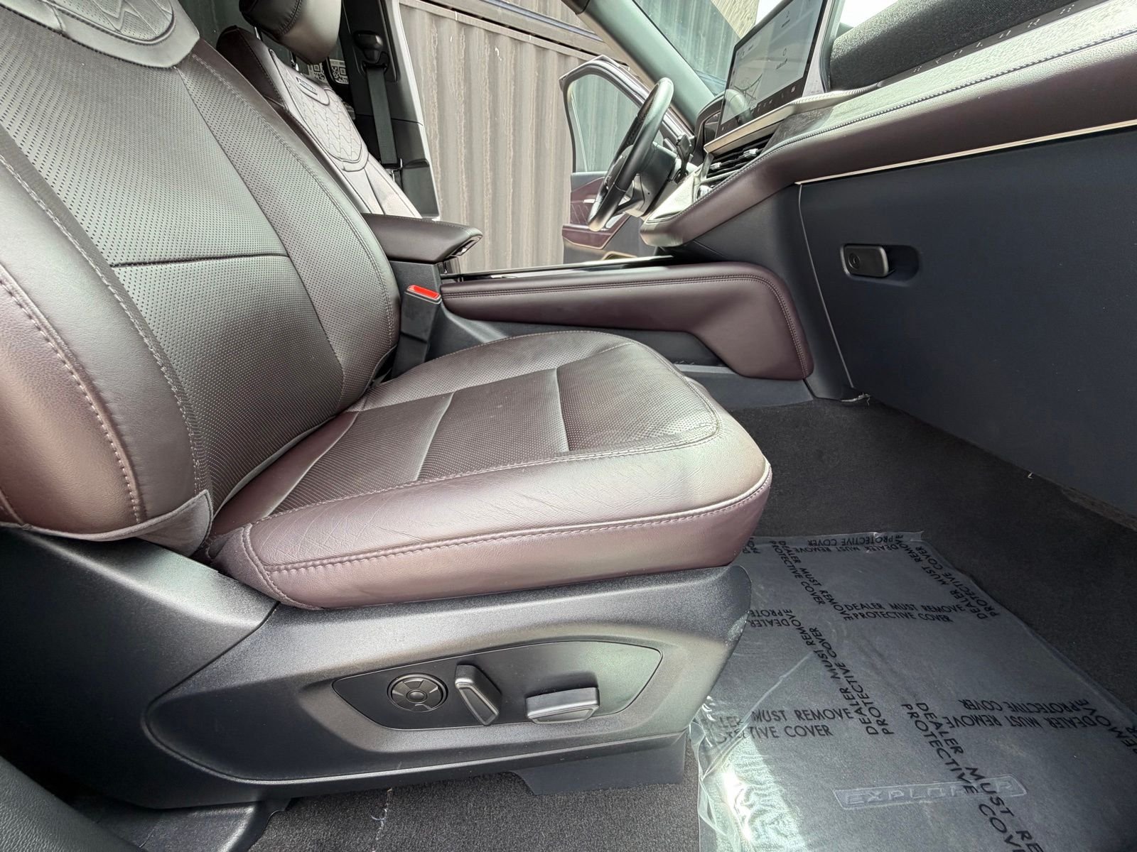 Used 2025 Gray Metallic Ford Platinum image 32