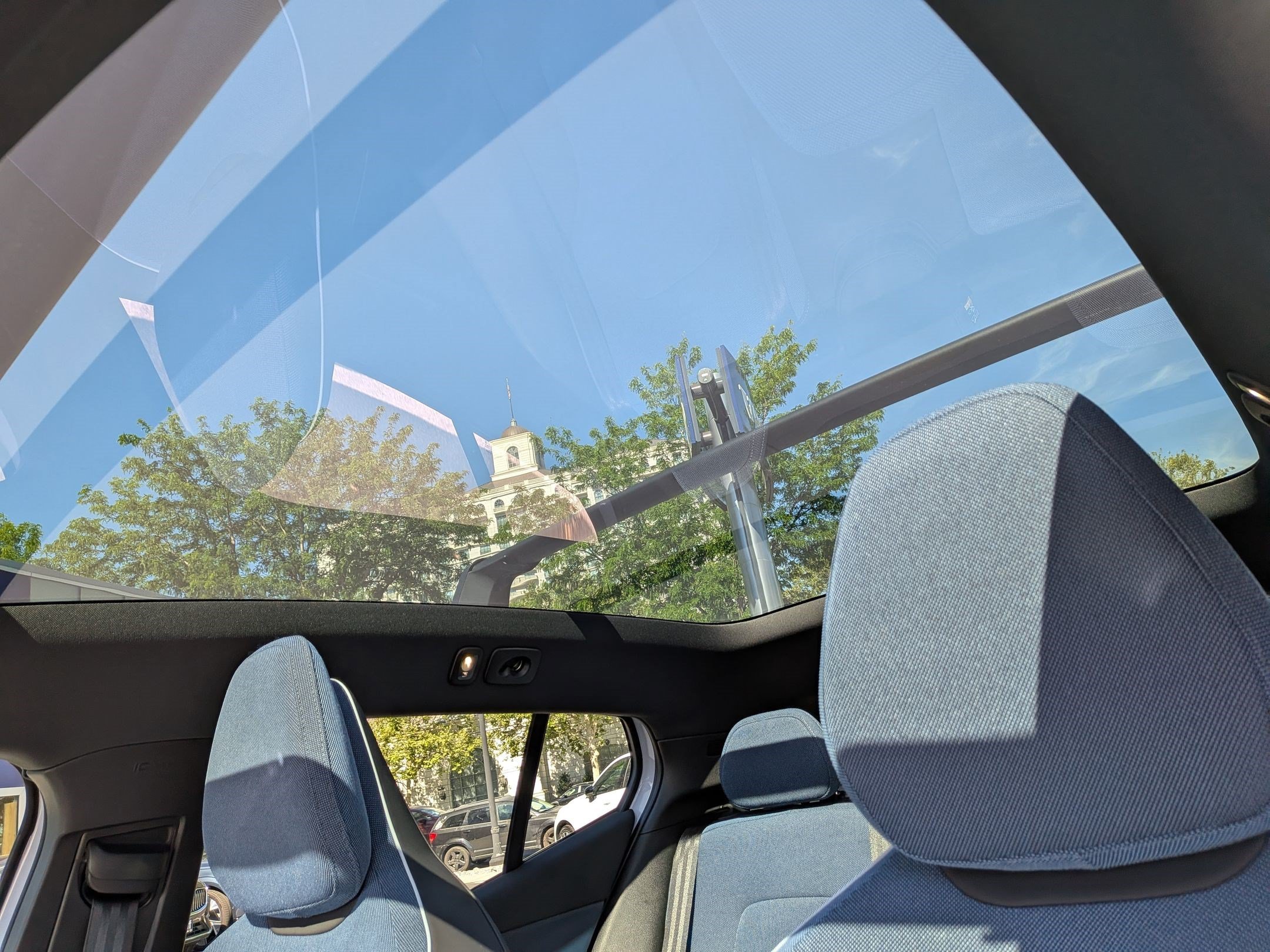 Certified Used 2025 Cloud Volvo Ultra image 23