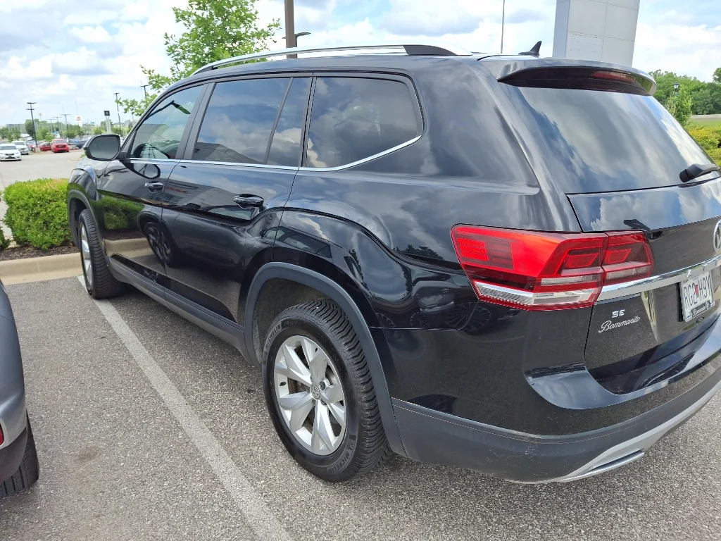 Used 2019 Deep Black Pearl Volkswagen 3.6L V6 SE w/Technology image 9