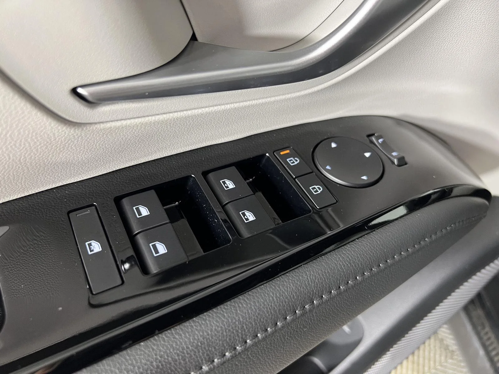 Used 2025 Phantom Black Hyundai Limited image 15