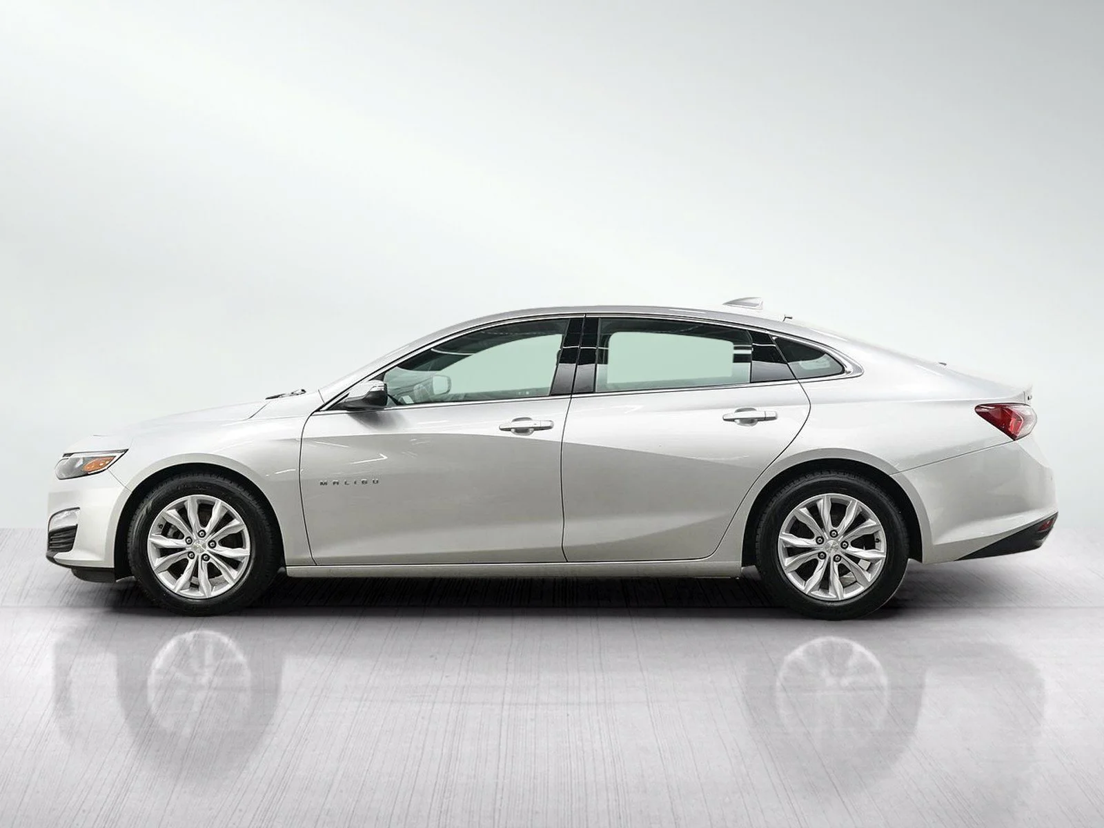 Used 2019 Chevrolet Malibu Hybrid with VIN 1G1ZF5SU5KF208905 for sale in Minneapolis, Minnesota
