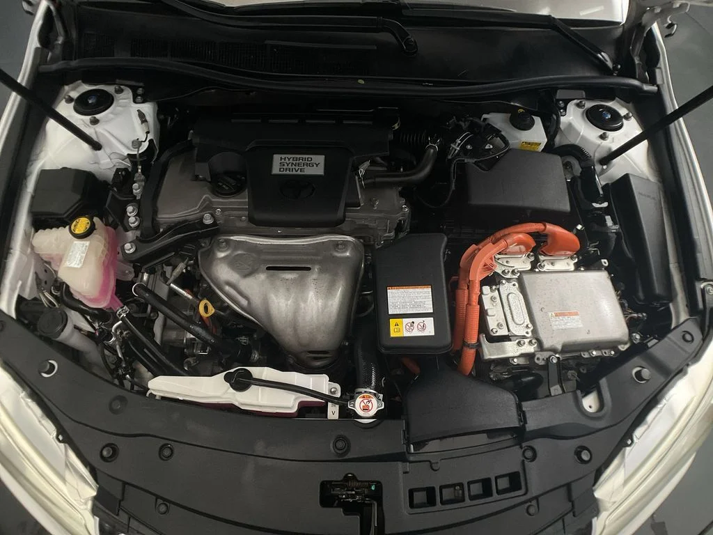 Used 2017 Super White Toyota LE image 32