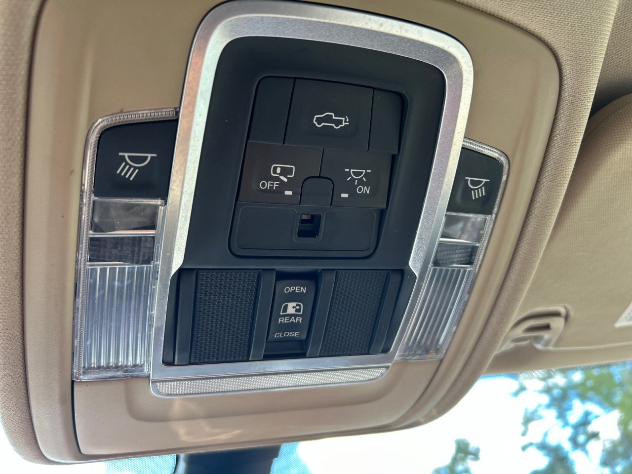 Used 2019 Red Ram Laramie image 17