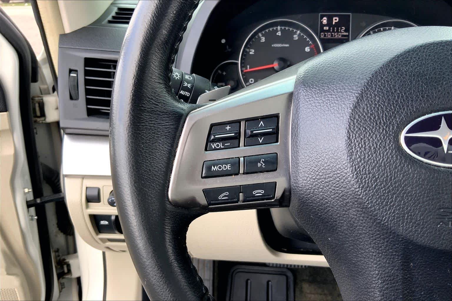Used 2014 Satin White Pearl Subaru 2.5i Premium image 23