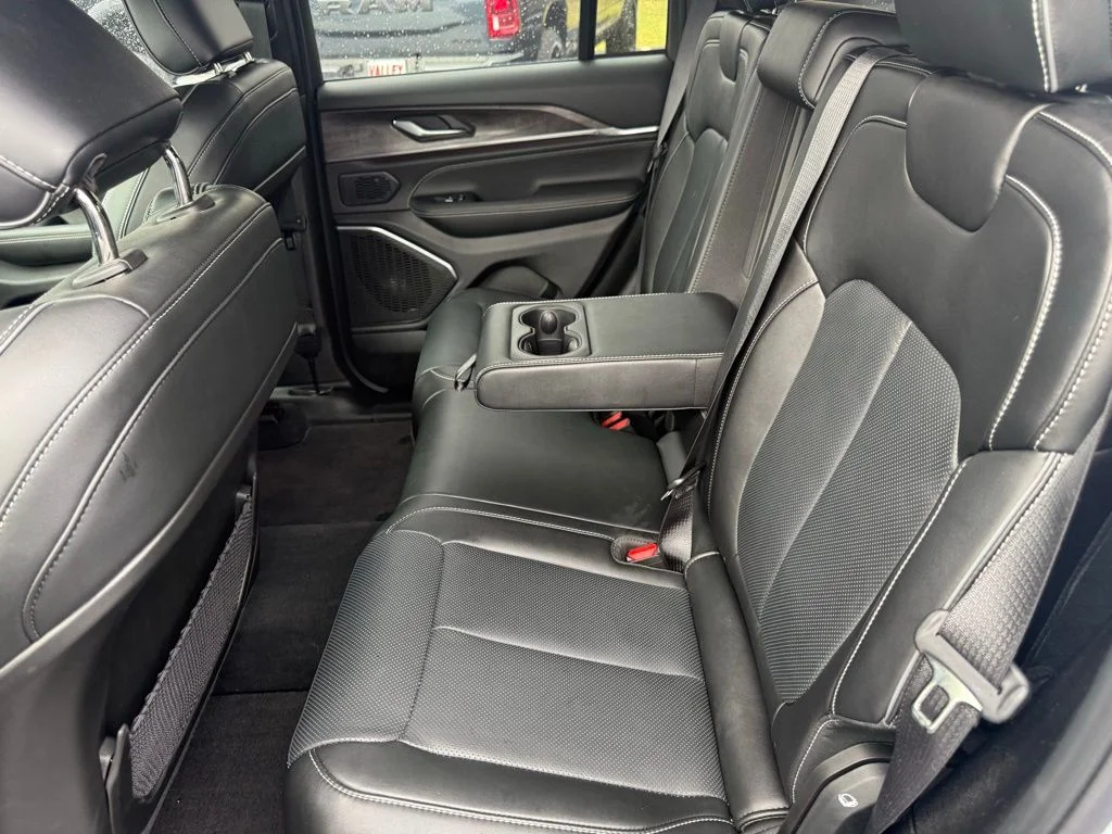 New 2025 Silver Zynith Exterior Paint Jeep Overland image 34