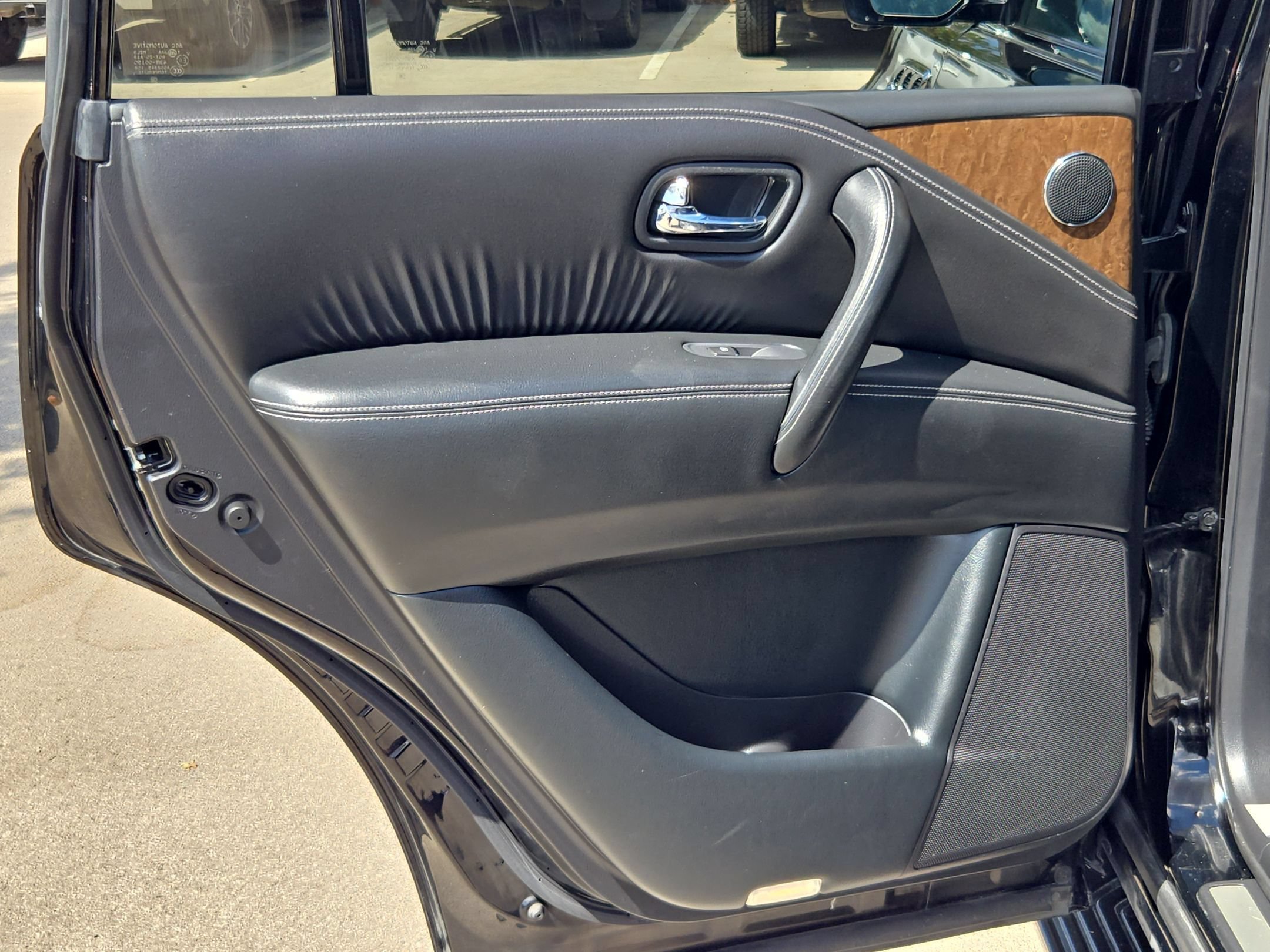 Used 2017 Black Obsidian INFINITI Base image 16