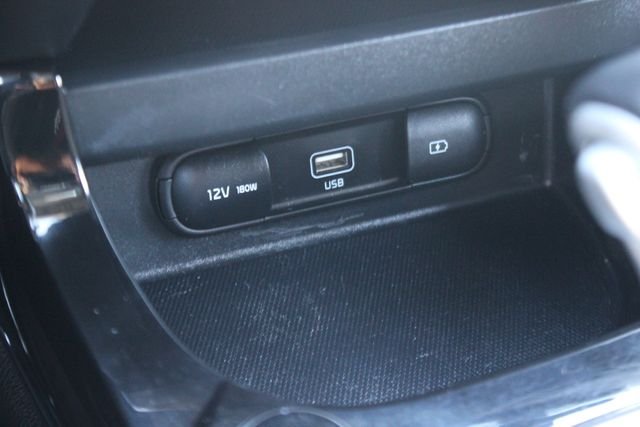 Used 2023 White Kia S image 9
