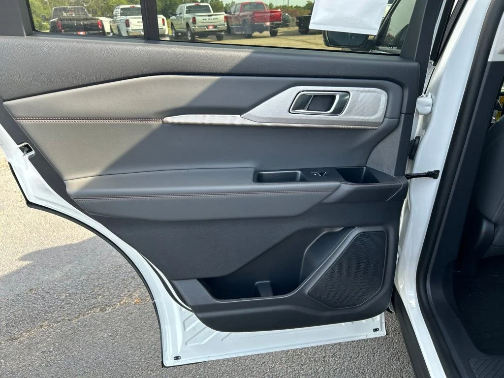 New 2026 Star White Metallic Tri-Coat Ford Active image 33
