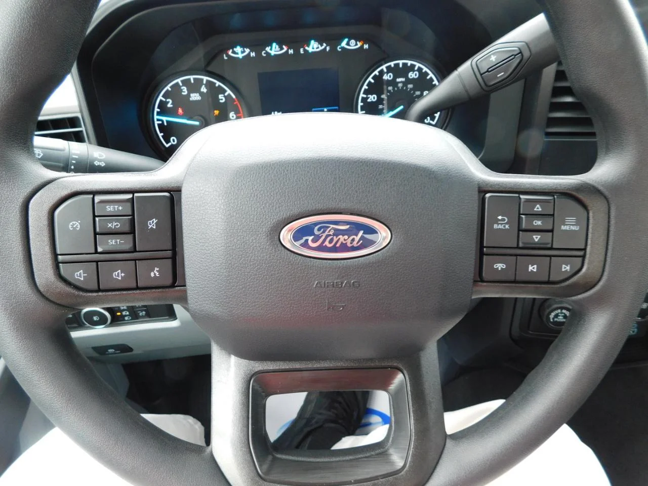 New 2026 Oxford White Ford F-350® XLT image 23