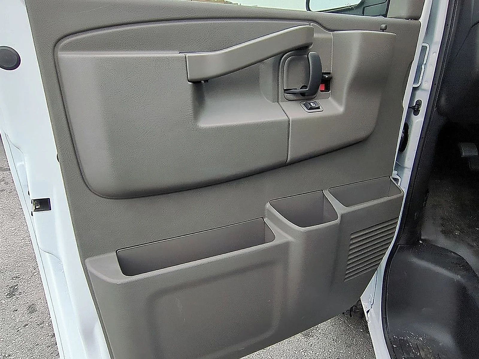 2025 Chevrolet Express Cargo Work Van - Photo 26