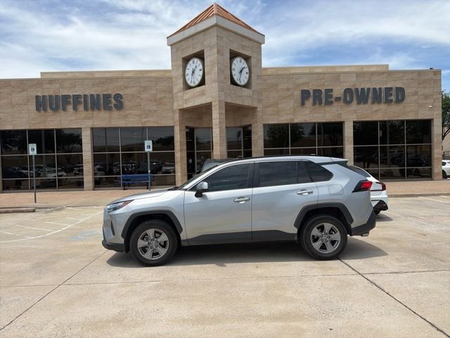2022 Toyota RAV4 XLE FWD's photo