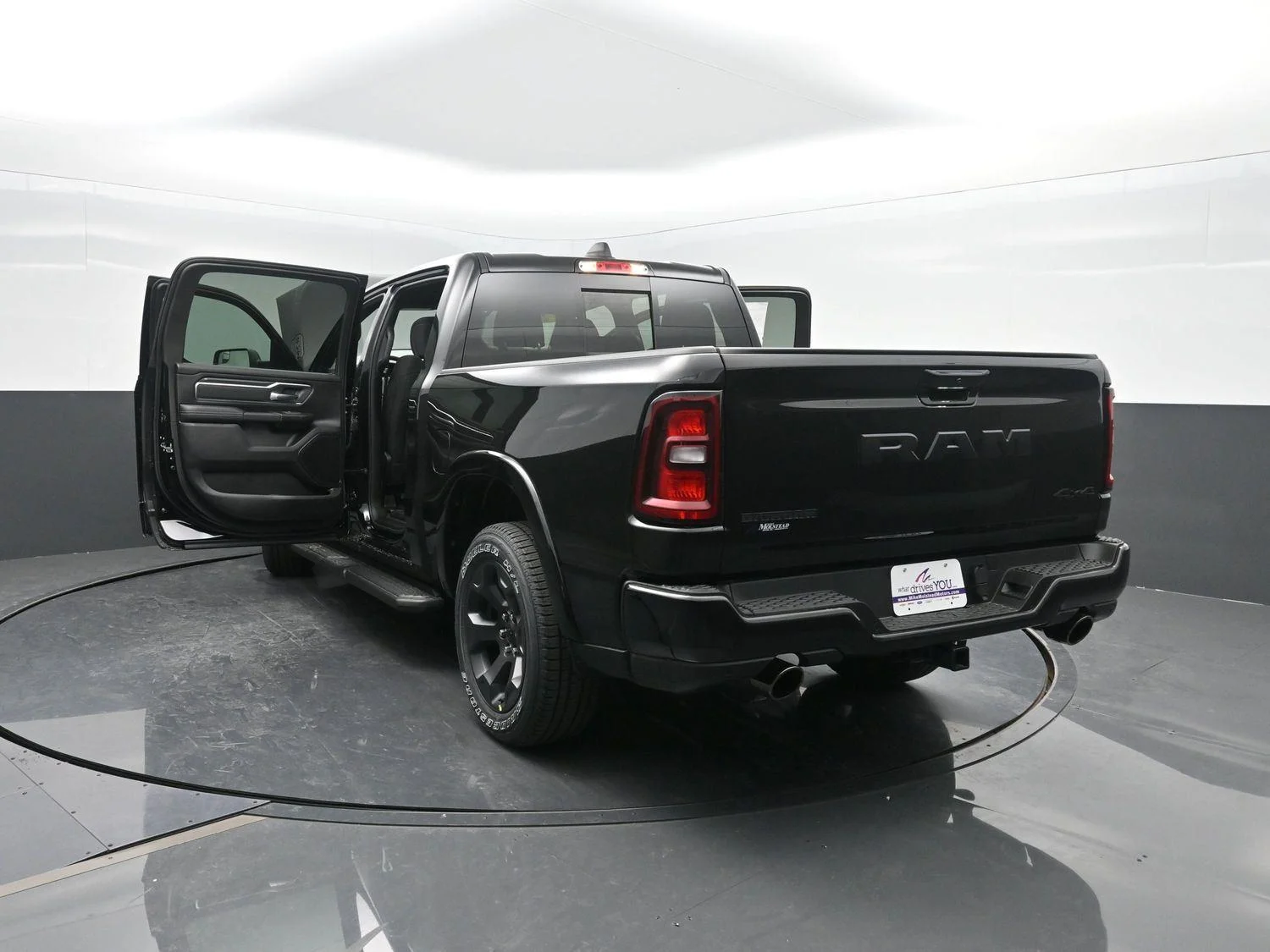 New 2026 Diamond Black Crystal Pearl-Coat Exterior Paint RAM Big Horn image 47
