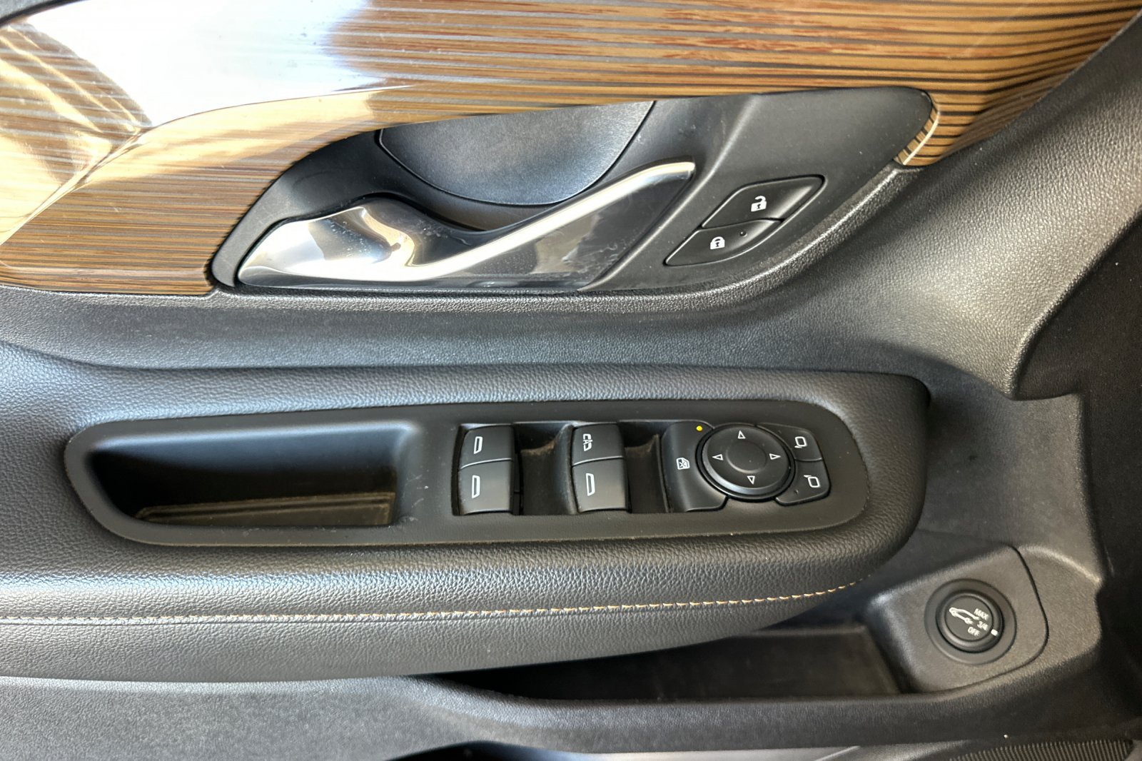 Used 2018 Blue GMC SLE image 11
