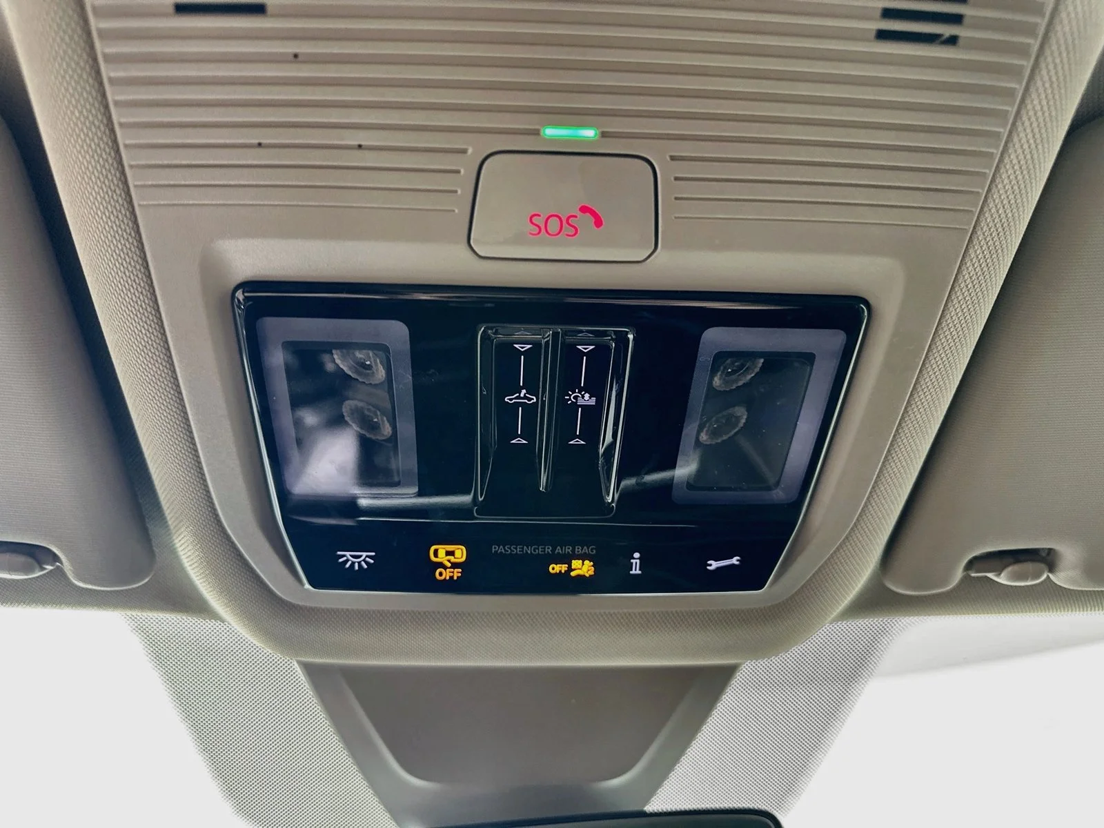 Used 2025  Volkswagen  image 31