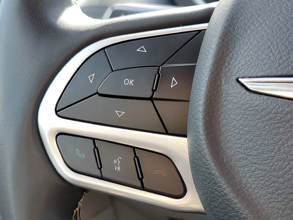 Used 2022 Black Chrysler Touring L image 14
