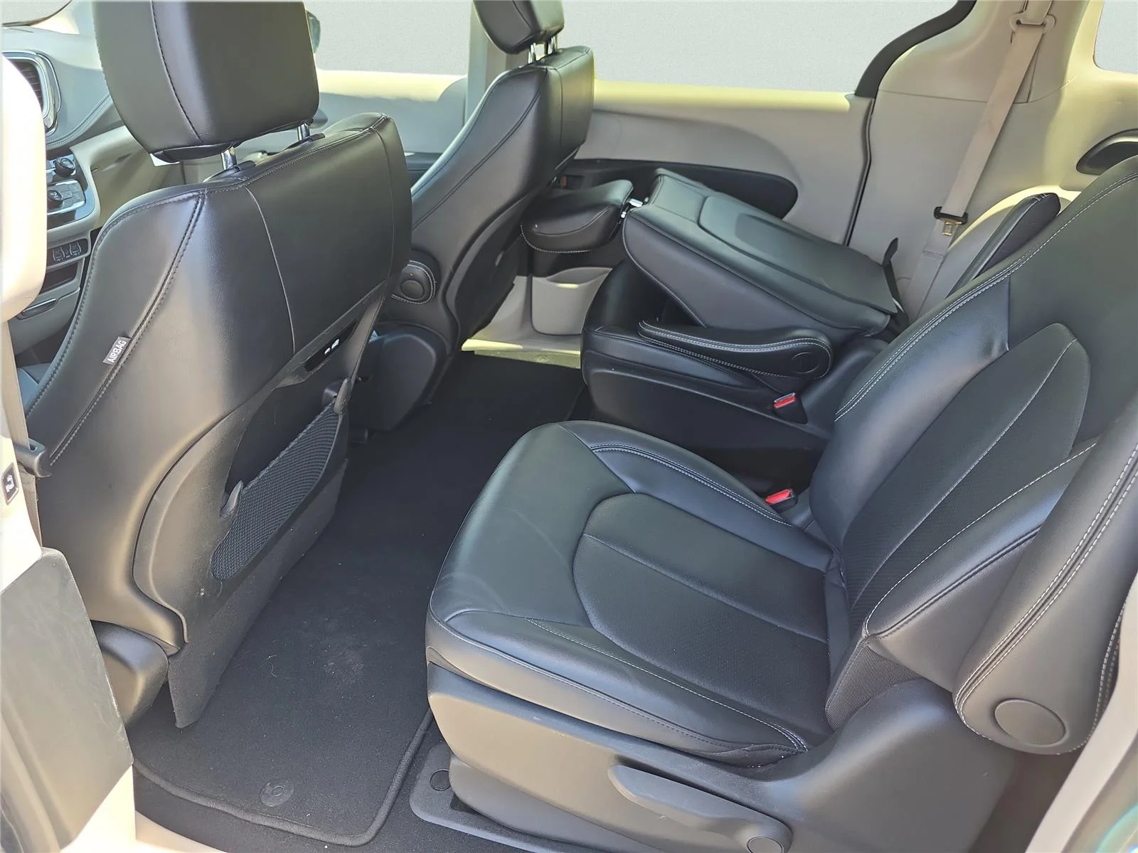 Used 2024 Black Chrysler Hybrid Select image 22