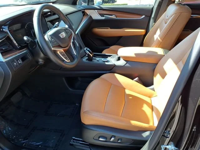 Used 2025 Stellar Black Metallic Cadillac Premium Luxury image 11
