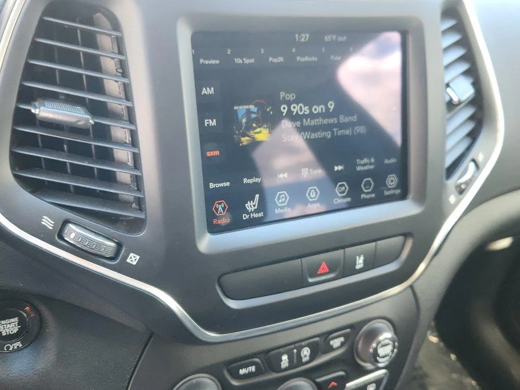 Used 2022 Sting-Gray Clearcoat Jeep Latitude Lux image 24