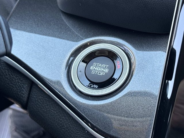 Used 2023 Silver Jeep Laredo image 19