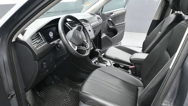 Used 2022 Gray Volkswagen 2.0T SE image 17