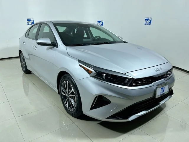 2023 Kia Forte LXS AT's photo