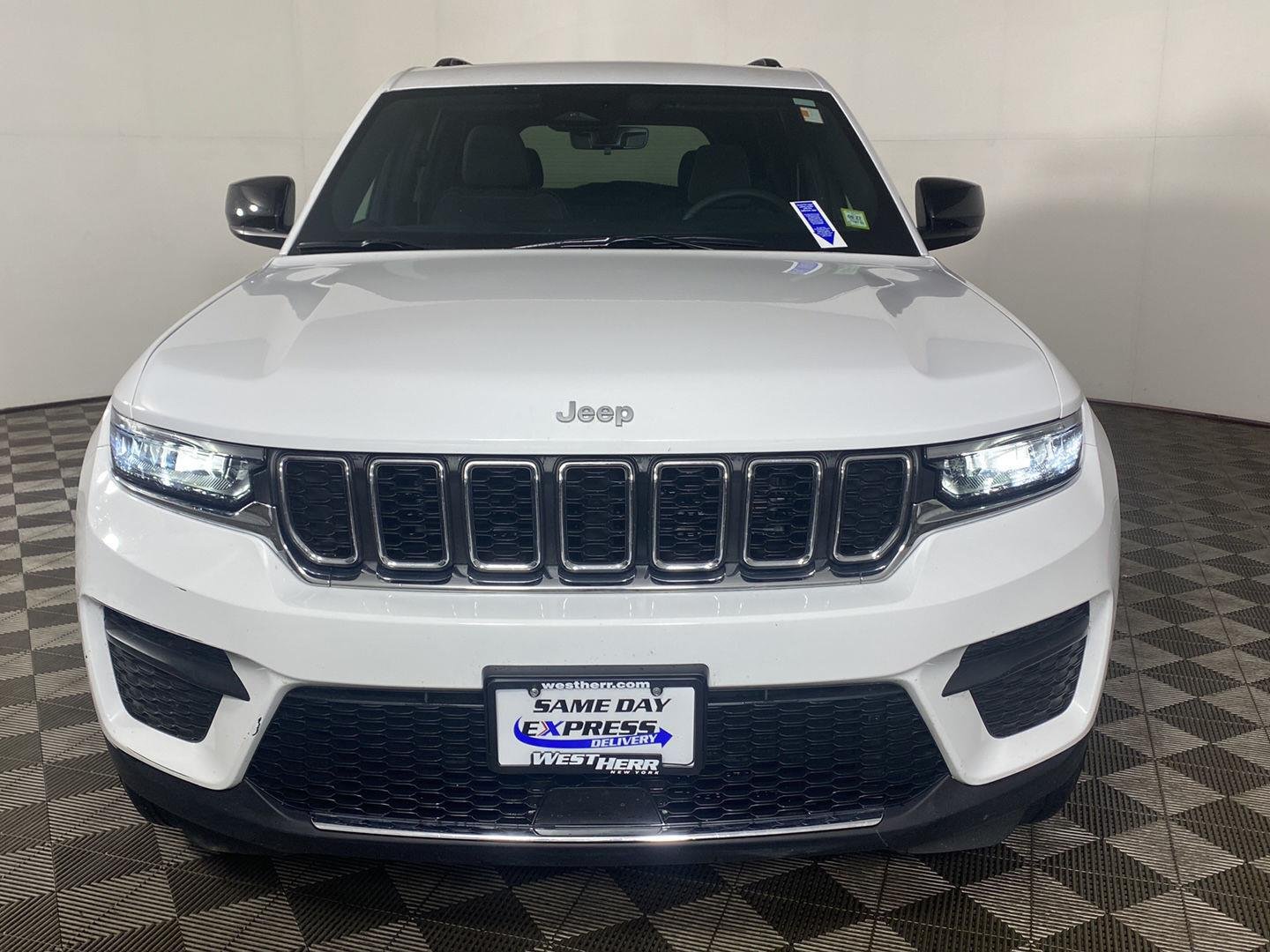Used 2026 Bright White Clearcoat Jeep Laredo X image 7