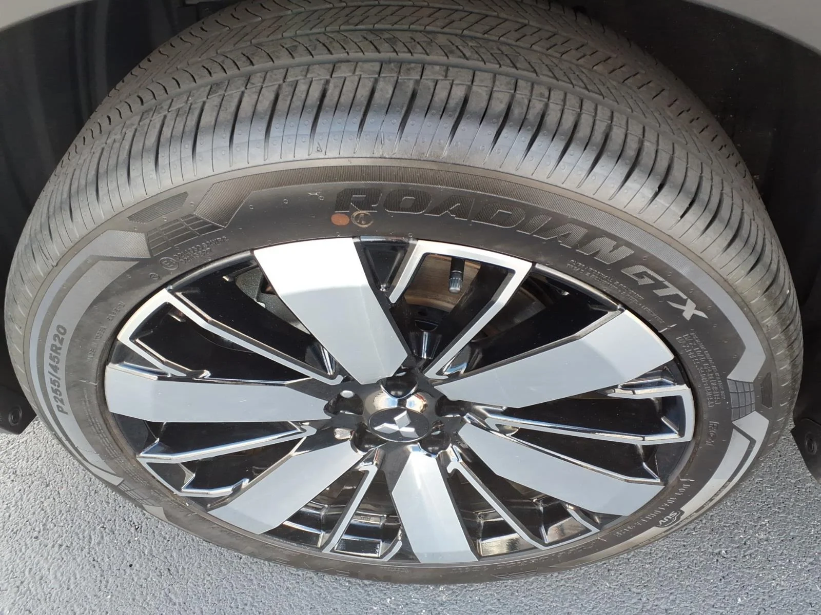 Used 2025 Alloy Silver Metallic Mitsubishi SE image 16