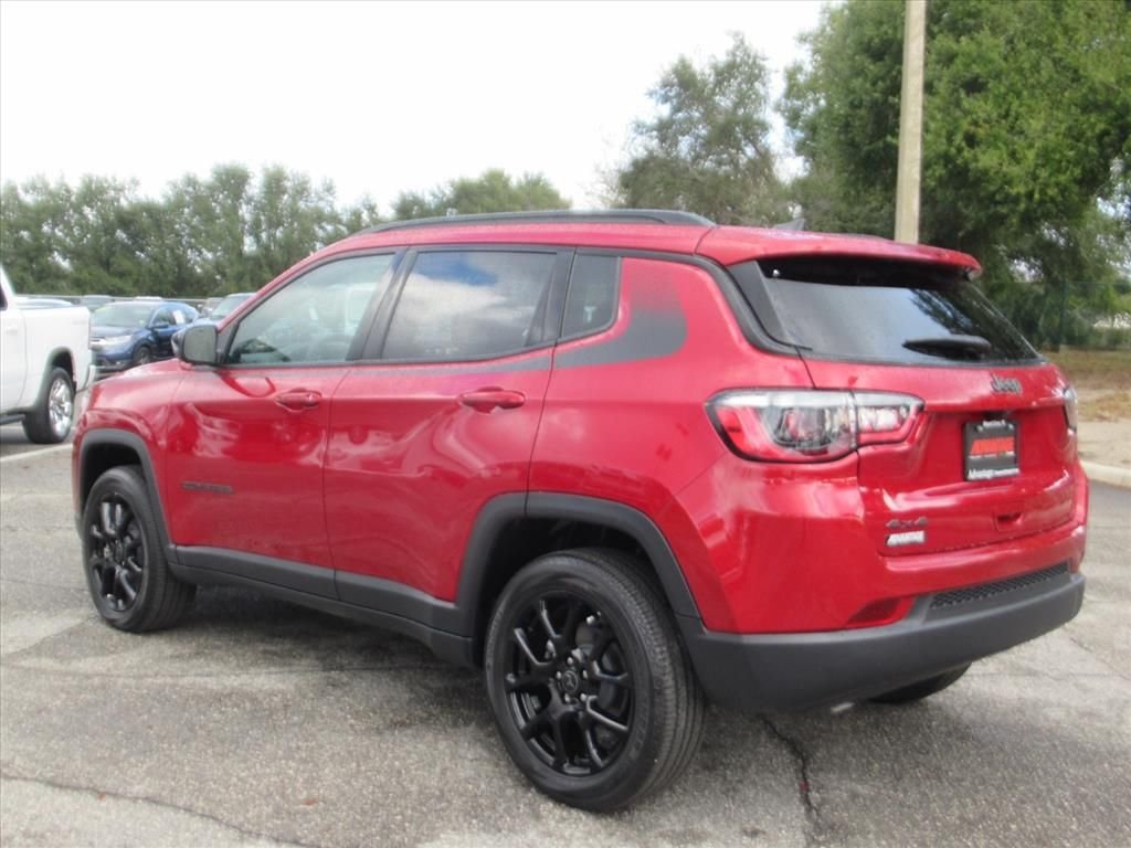 New 2026 Red Hot Pearlcoat Jeep Latitude Altitude image 4