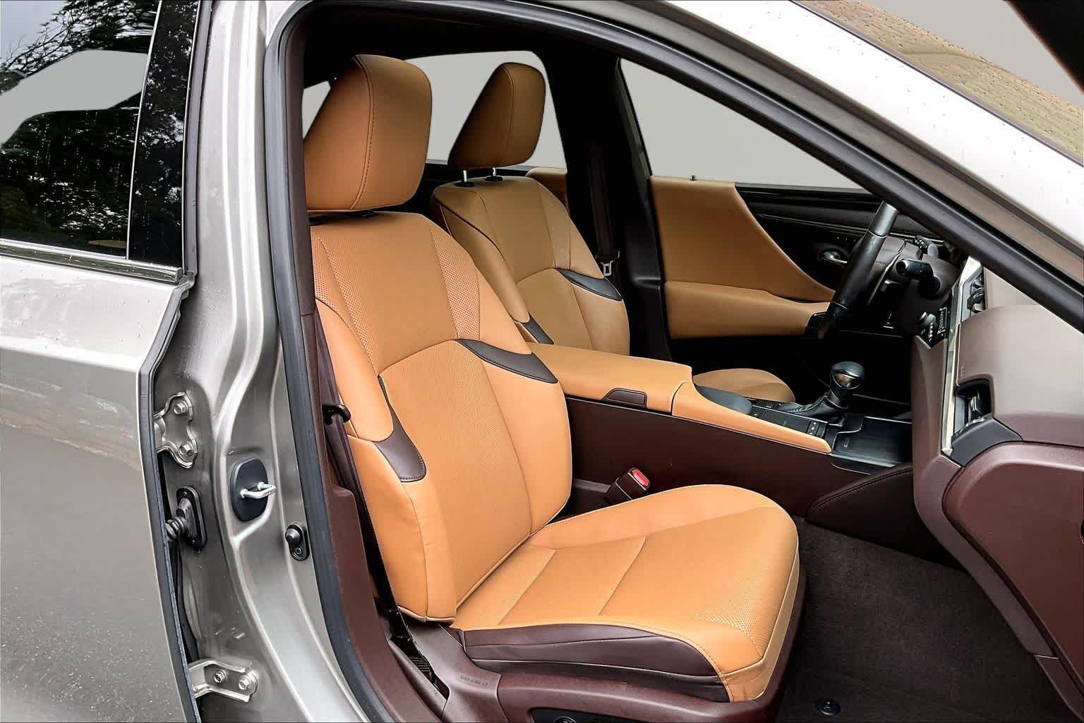 Used 2020 Atomic Silver Lexus  image 9