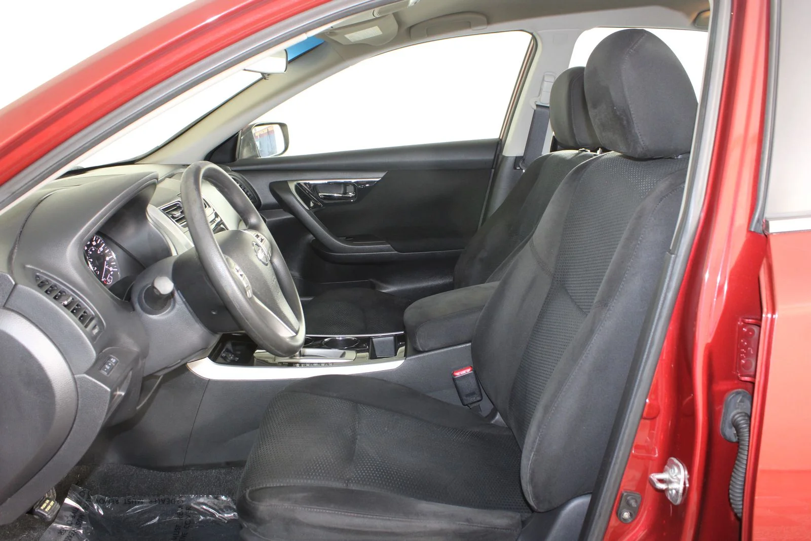 Used 2014 Red Nissan 2.5 S image 9