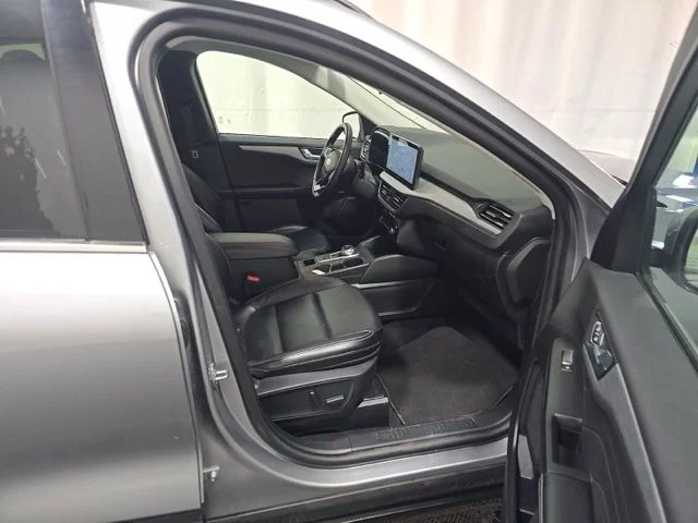 Used 2024  Ford Platinum image 8