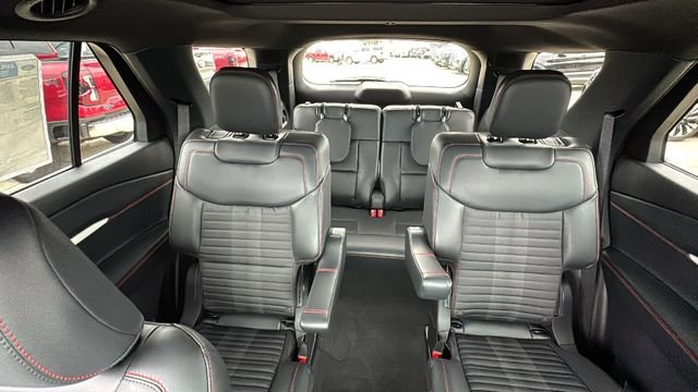 New 2026 Carbonized Gray Metallic Ford ST-Line image 31